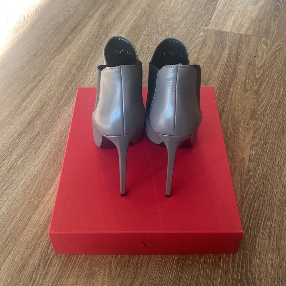 Saint Laurent Leather Ankle Boots 39.5 Authentic - Picture 3 of 10